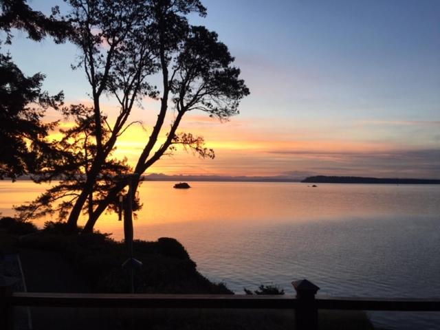 Puget Sound Chic Romantic Cottage With Private Beach Access & Gated Entry Port Ludlow 외부 사진